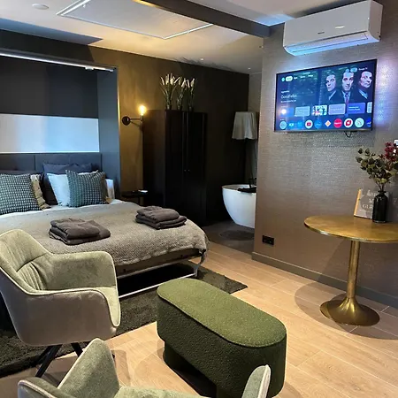 Oasis With Private Parking Lejlighed *