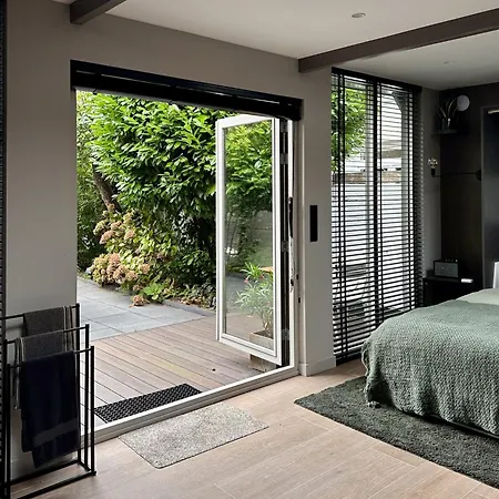 Oasis With Private Parking *