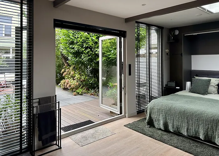 Oasis With Private Parking *