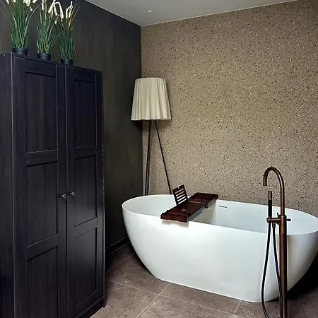 Oasis With Private Parking *