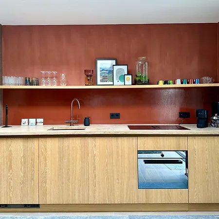 Oasis With Private Parking Apartment
