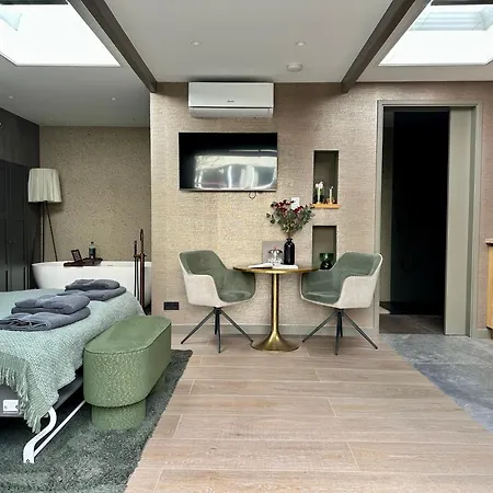 Apartment Oasis With Private Parking *