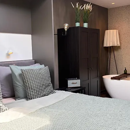 Apartment Oasis With Private Parking The Hague