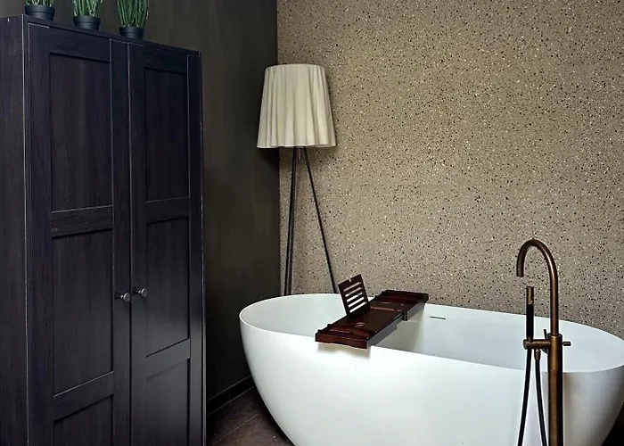 Oasis With Private Parking *