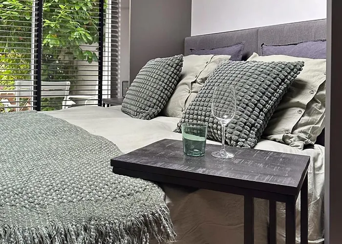 Apartment Oasis With Private Parking *