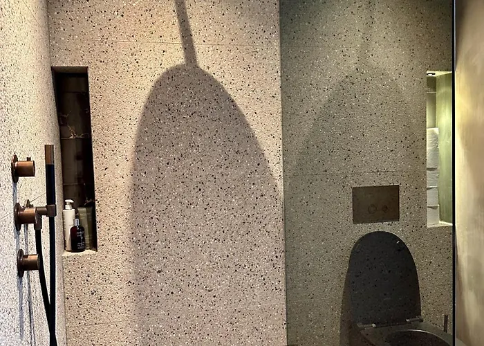 Oasis With Private Parking Apartment