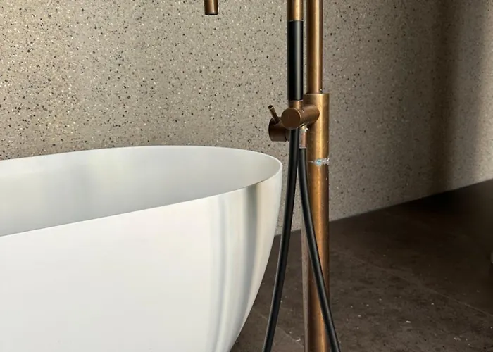 Oasis With Private Parking Apartment