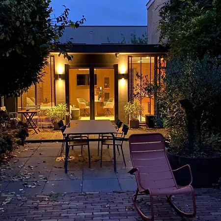 Lägenhet Oasis With Private Parking