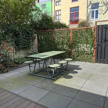 Oasis With Private Parking Lägenhet Haag